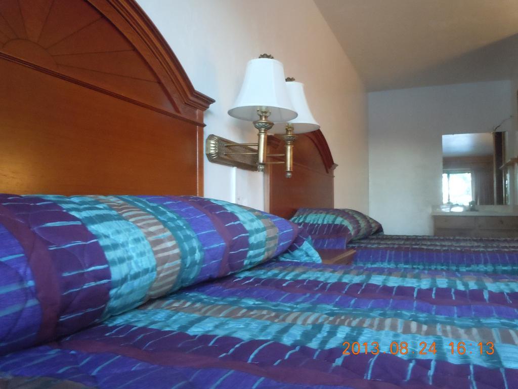 High Country Motel Bellevue Room photo